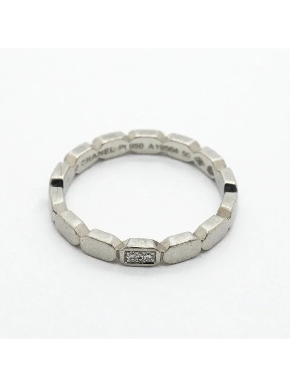 CHANEL ring premiere